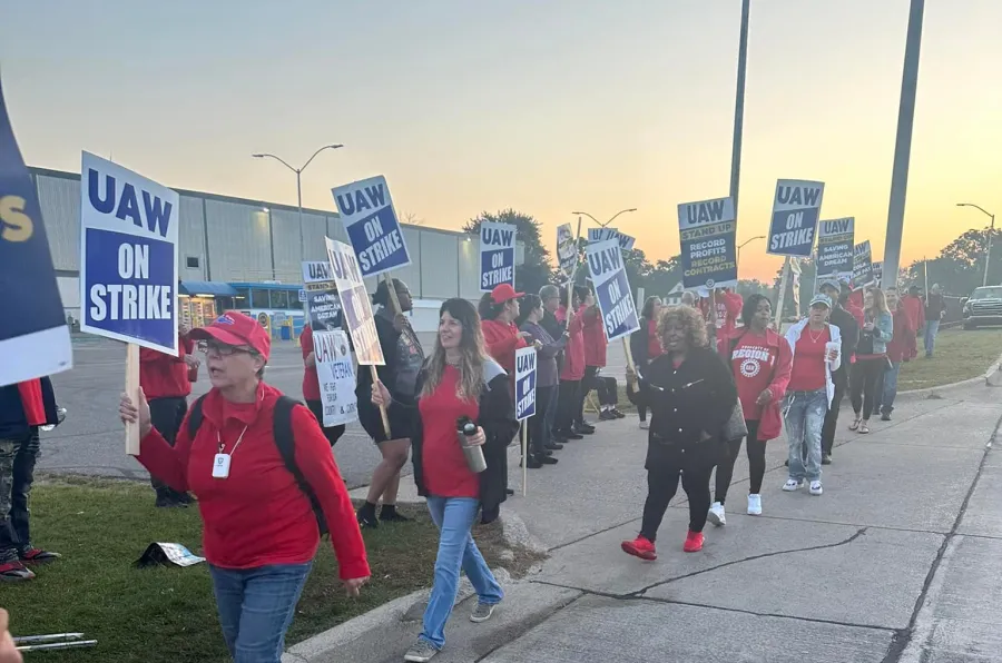 UAW Local 653 Workers Walking the Picket Line
